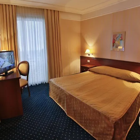 Imperial And Spa, Riviera Club