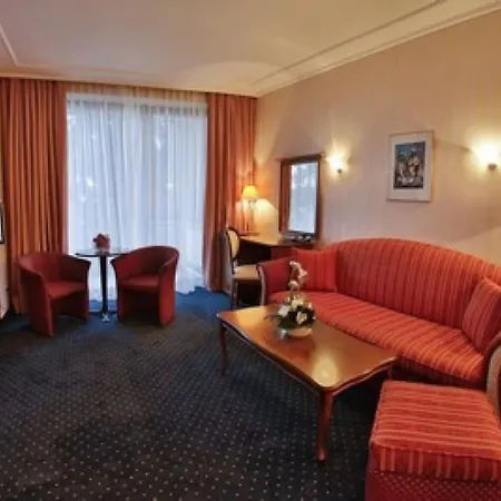 Imperial And Spa, Riviera Club