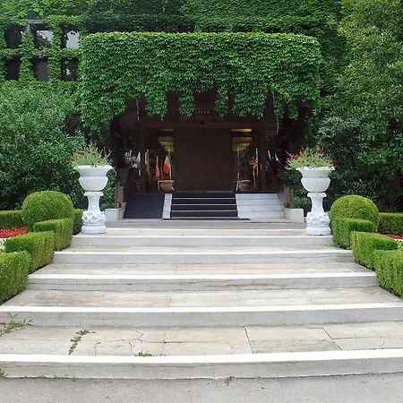 Imperial And Spa, Riviera Club
